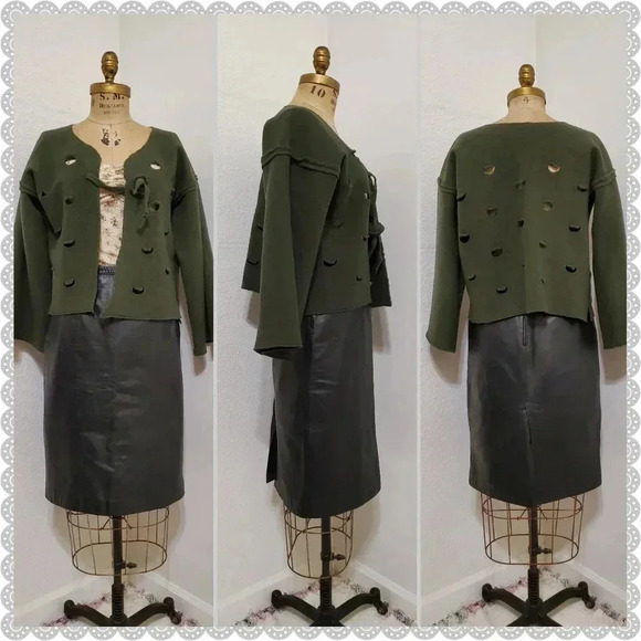 Barbara de Jounge | Green Floral Wool Minimalist Cropped Boxy Soft Cardigan - Picture 2 of 3